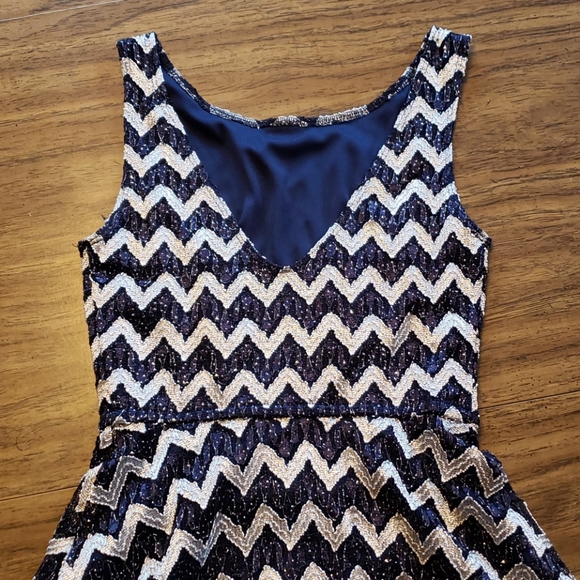 Cute Sparkly Dress - Picture 4 of 6